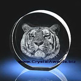 Laser 3D placa redonda de cristal óptico com tigre desenho gravado dentro, personalizado gravado a laser 3d de cristal placa troféu.