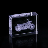 3D grabados con láser placa de cristal rectangular, 3d grabada con láser pisapapeles de cristal rectangular con una moto grabado en el interior, se puede grabar el logo o arte dentro del pisapapeles de cristal.