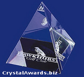 Pirâmide paperweight de cristal, decoração de mesa óptica de cristal, personalizado gravado peso de papel óptico de cristal.
