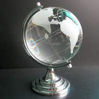 Presse-papiers globe de cristal avec support en métal argenté, globe de cristal optique avec support en métal argenté, presse-papiers globe de verre optique, presse-papiers d'argent globe de cristal
