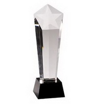 Premio Crystal pentágono con grabado personalizado, óptico pentagonal trofeo de cristal, el cristal, que premia el trofeo con una base de cristal negro, podemos grabar ilustraciones de encargo sobre la adjudicación o de la base negro.