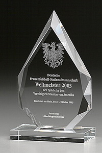 Optische Crystal Peak Award Plaque, gravierten Kristall Rahmen Auszeichnung, 3D Lasergravur Gipfel Crystal Award, Auszeichnung Laserkristall Plaque mit Firmenlogo und Bild geätzt, können wir gravieren individuelles Design zu der Auszeichnung.