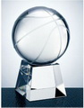 Optische crystal basketbal op trapezium basis, blanco kristal basketbal presse-papier, kristal basketbal trofee award blanco, optisch glas basketbal papiergewicht. De bal kan andere gebieden (zoals golfbal, globe, tennisbal, voetbal, honkbal, etc).