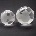 Kristal voetbal balll, optische glazen voetbal, voetbal kristal presse-papier, glas voetbal geschenken, kunnen we deze kristallen glas voetbal te maken met een vlakke bodem. De bal kan andere gebieden (zoals golfbal, globe, tennisbal, basketbal, honkbal, etc).