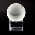 Bola de cristal óptico de tenis en la costumbre grabado base, pelota de tenis de óptica de vidrio con base de cubo 3D grabada con láser, pisapapeles de cristal de tenis, regalos personalizados de tenis de vidrio.